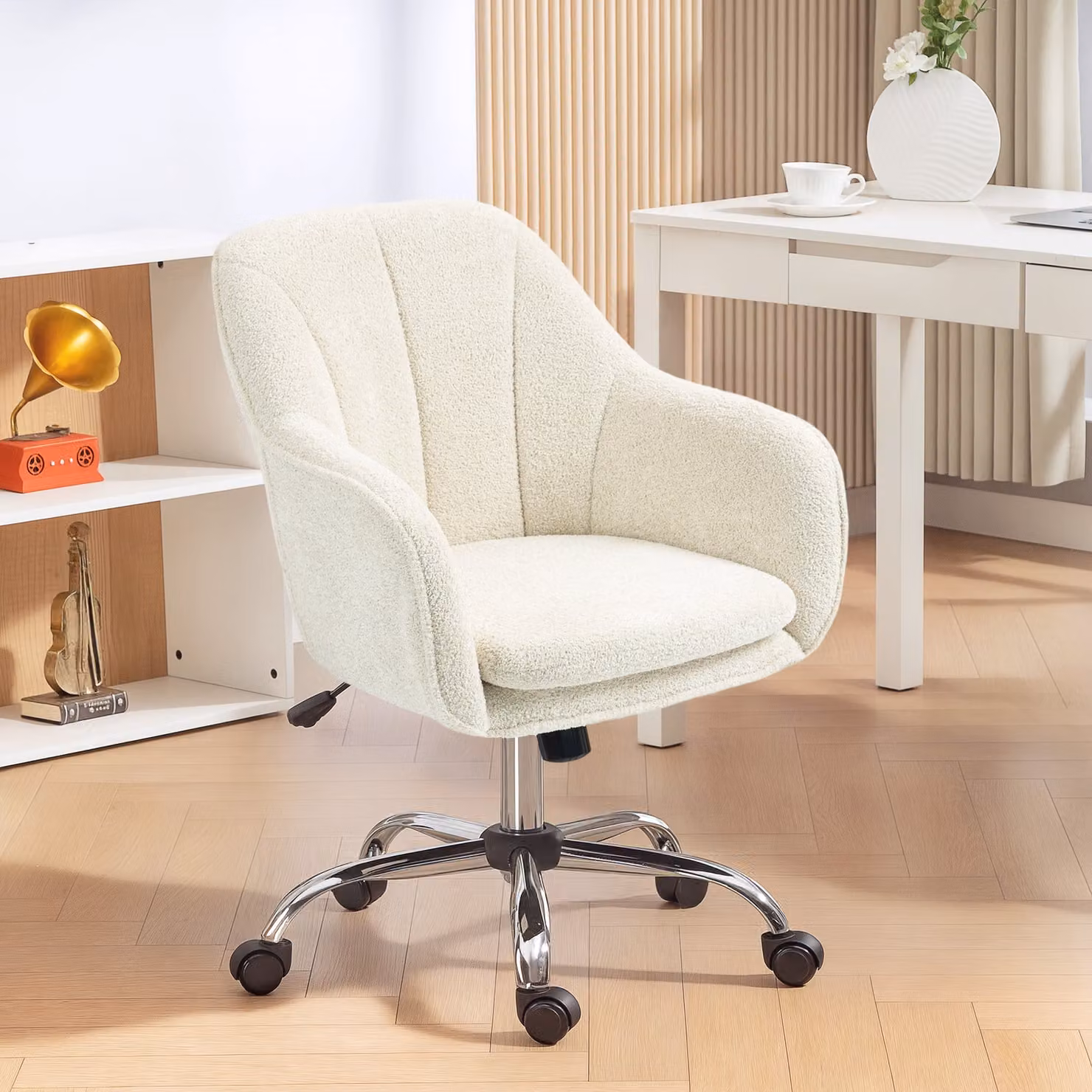 HOMCOM Modern Velvet Task Chair in Beige with Armrests and Castors – 2