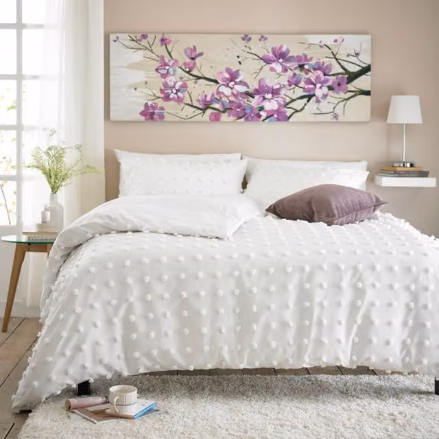 Deyongs Fluffy Dots King Duvet Set in White, Reversible Tufted Microfibre and Polycotton, W/D/H: 137 x 200 cm