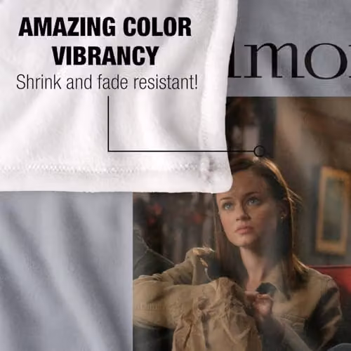 Warner Bros. Gilmore Girls Movie Night Super Soft Fleece Throw Blanket, Multicolour, W: 91.44 cm x L: 147 cm – 3