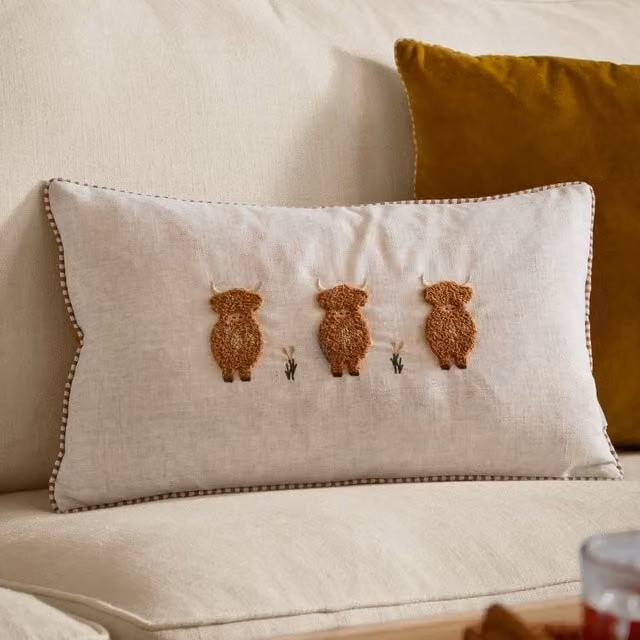 Wylder Ramble Highland Cow Tufted Velvet Decorative Cushion in Multicolour, W: 50 cm, D: 30 cm, H: 1 cm