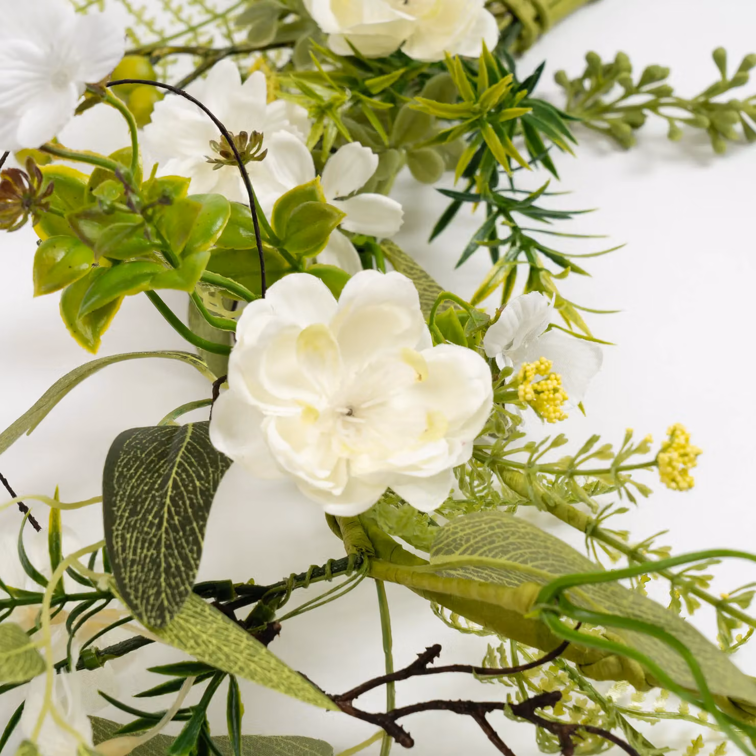 Scottish Everlastings Ltd White Floral Daisy Garland, 150 cm – 2