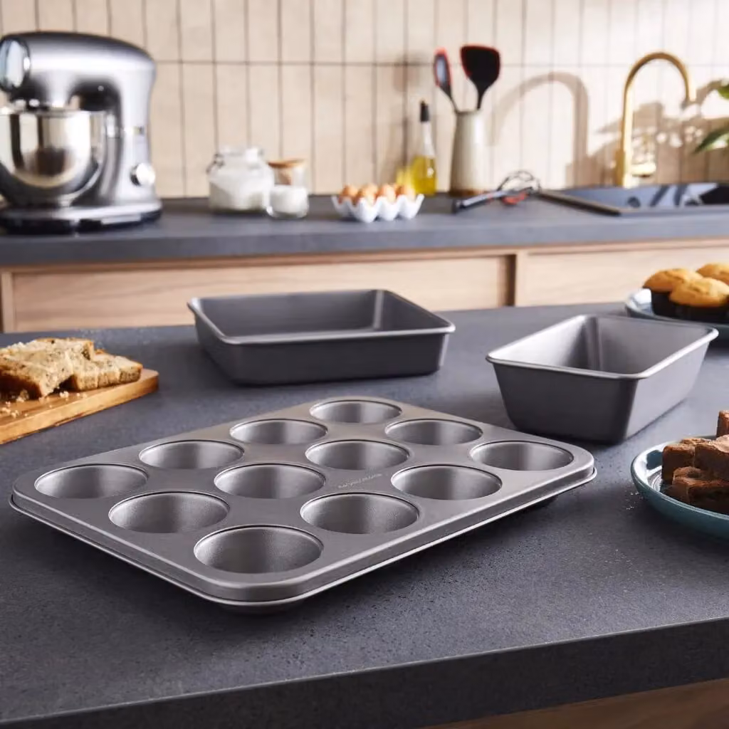 Morphy Richards Non-Stick Carbon Steel Bakeware Set in Grey, including 12 Cup Muffin Tin, Square Cake Tin and Loaf Tin – 2