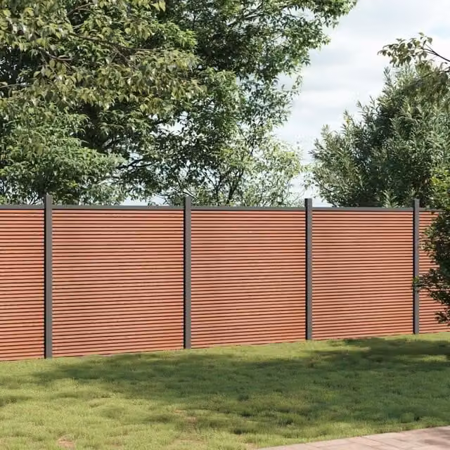Berkfield Home Brown WPC and Aluminium Fence Panel, W: 526 cm, H: 186 cm – 1