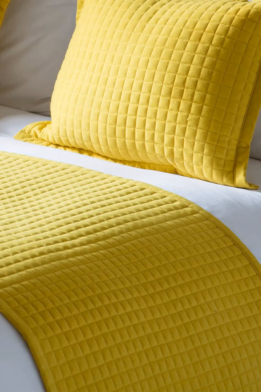 Belledorm Crompton Quilted Jersey Bed Runner in Yellow, W: 70 cm, L: 220 cm – 3