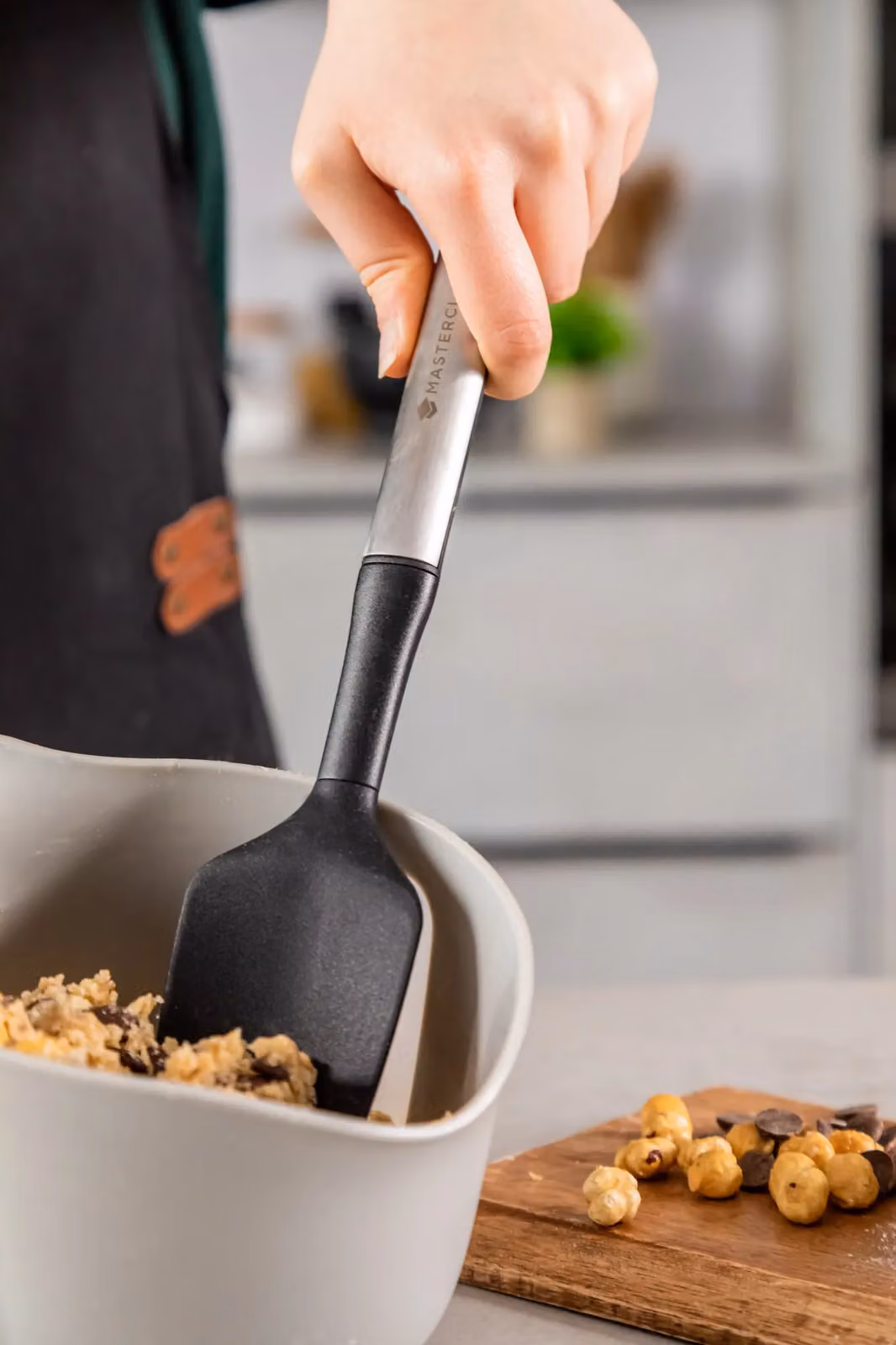 MasterClass Soft Grip Stainless Steel and Silicone Spoon Spatula in Black – 8