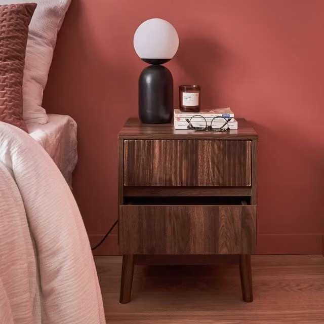 sweeek Grooved Bedside Table in Dark Brown Wood Effect – 1