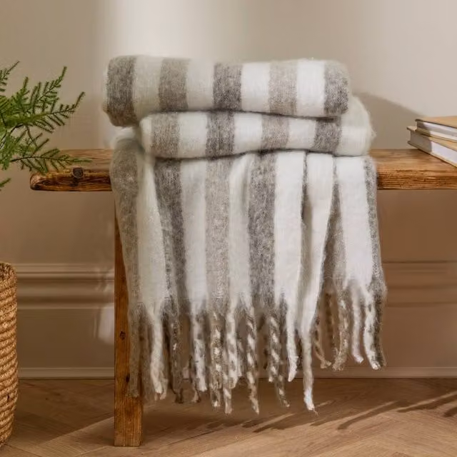 Wylder Beechwood Riva Home Woven Striped Cotton Throw in Grey, W/D/H: 140 x 180 cm – 1
