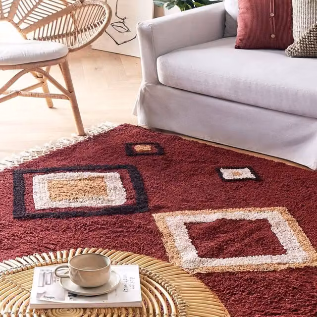 Wyld and Coco Hand Tufted Red Cotton Boho Area Rug with Diamond Pattern and Fringes W: 140 cm, L: 200 cm – 1
