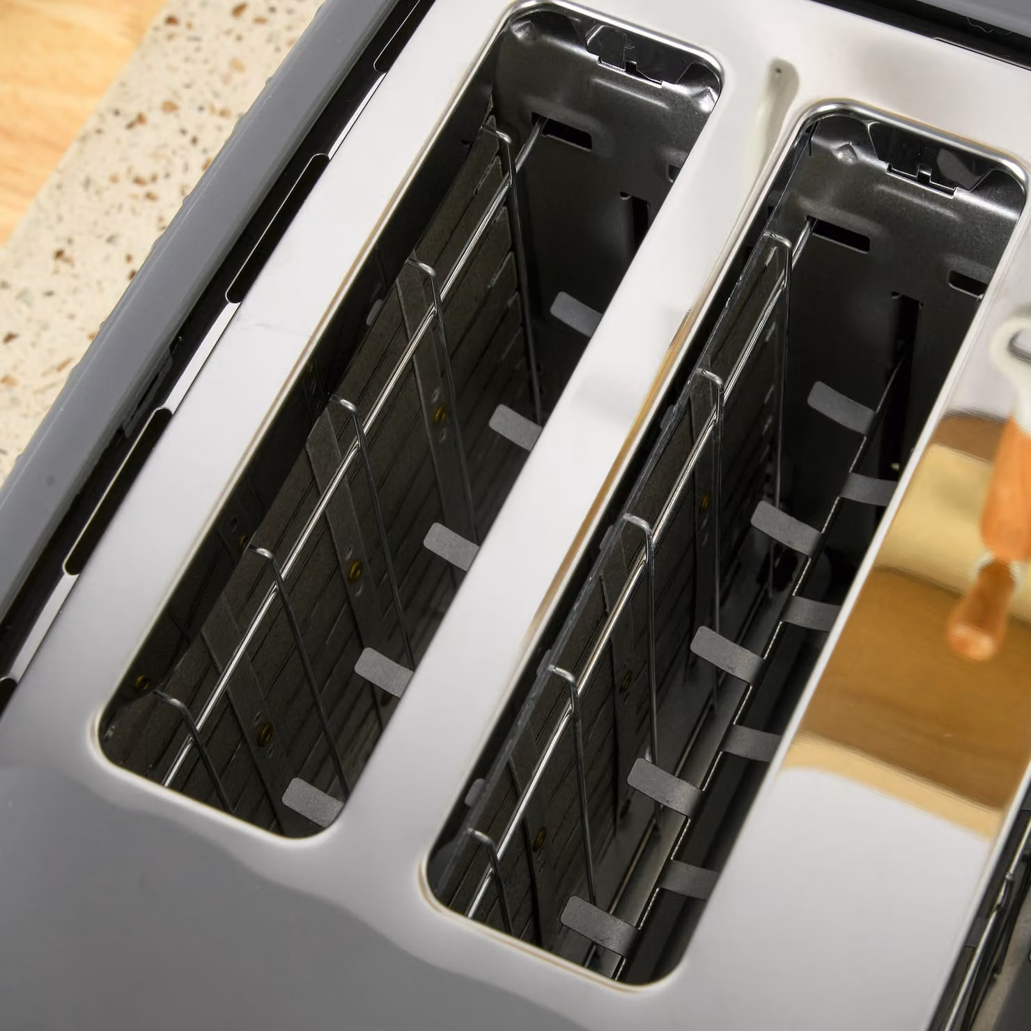 HOMCOM Four-Slice Honeycomb Toaster in Grey – 5