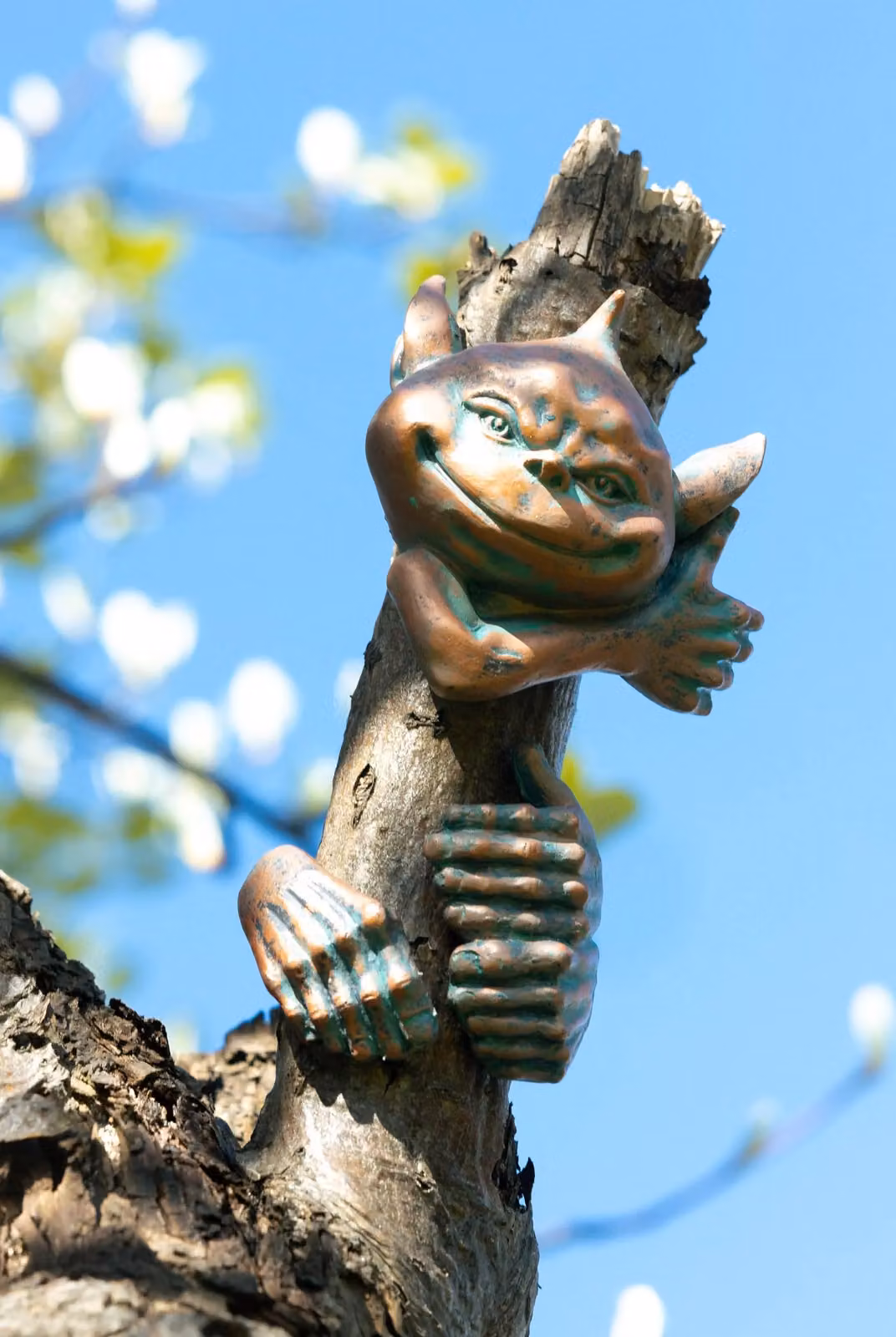 Marco Paul Tree Hugger Goblin Elf Halloween Decoration in Brown – 5