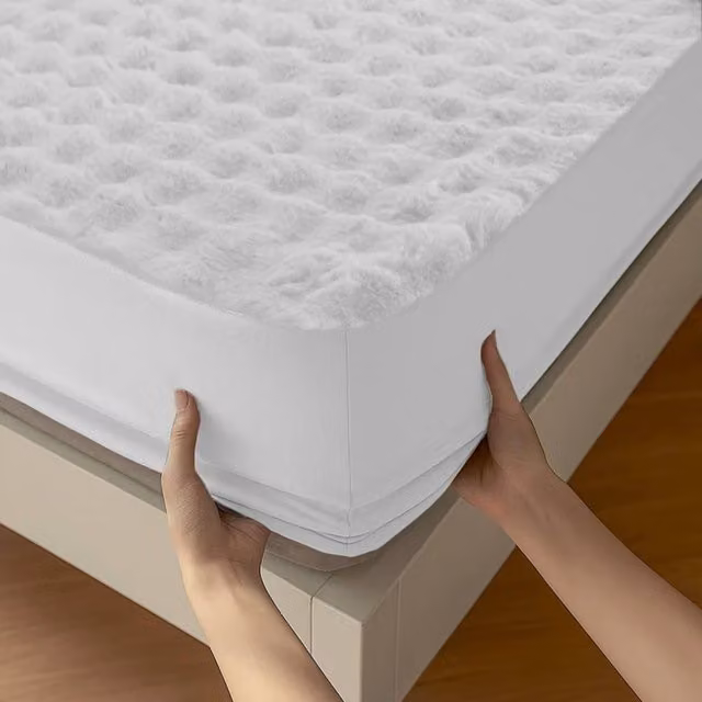 Sweet Dreams Alpine Bubble Faux Fur Fitted Sheet in White, Super King, W: 200 cm x D: 200 cm