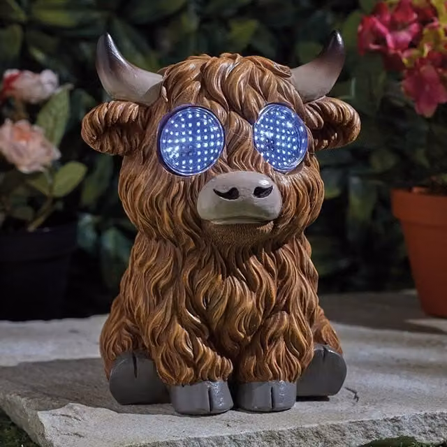 Garden Mile Highland Cow Solar Blinkin Garden Ornament in Brown