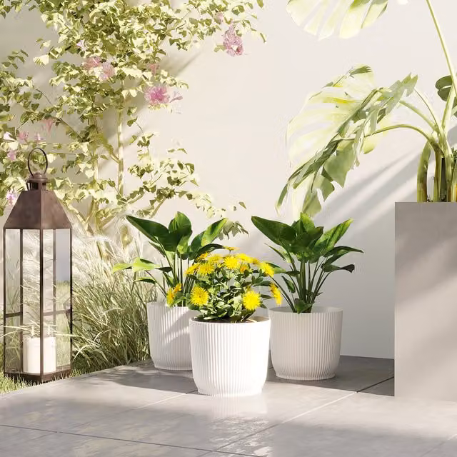 Outsunny Set of 2 White Plastic Round Outdoor Plant Pots, Diameter: 22 cm