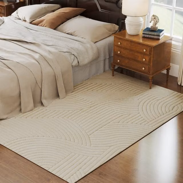 HOMCOM Modern Geometric Non-Slip Plush Rug in Beige and White, 230 cm