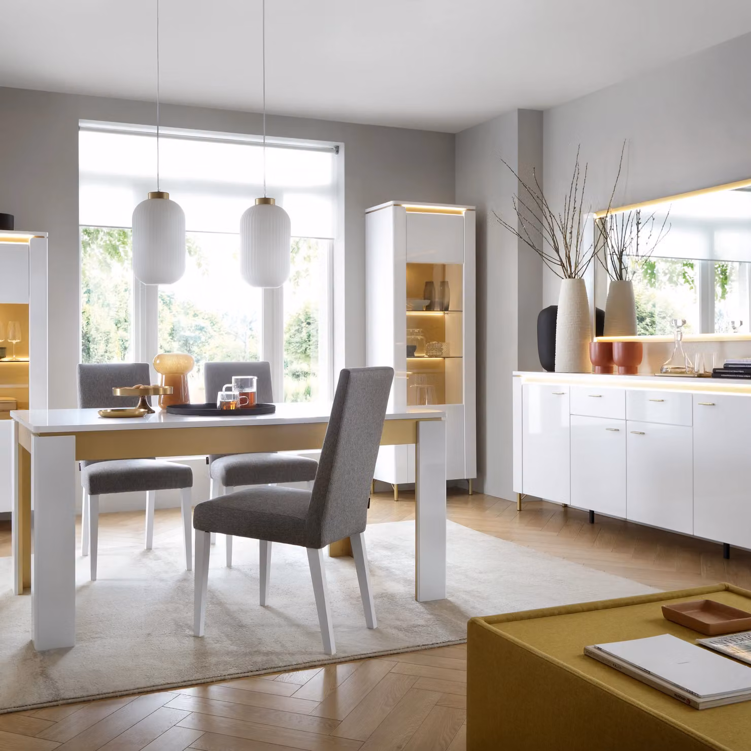 Furniture To Go Lazio 1-Door Vitrine in Alpine White and White Gloss with Glass Doors and Internal Shelves – 2