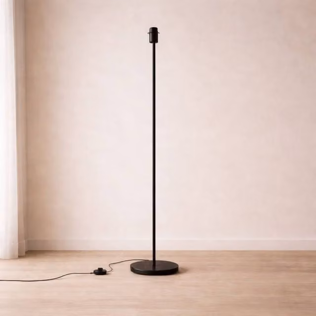 CGC Lighting Lena Matt Black Straight Metal Floor Lamp – 1
