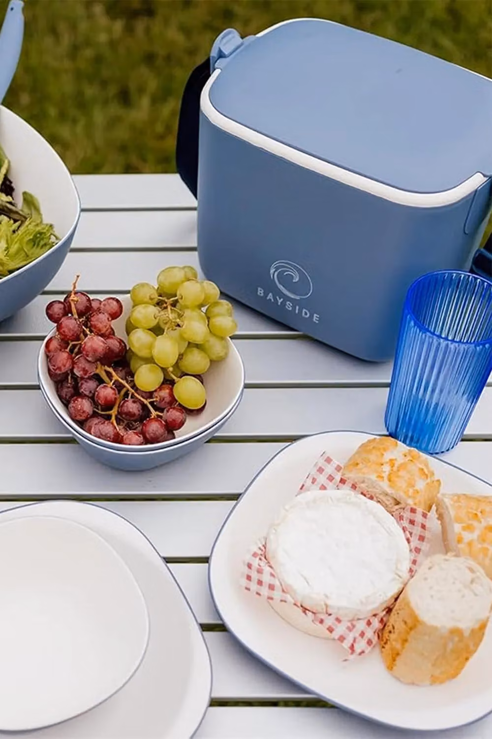 Bayside Blue Pool 12 Piece Two Tone Melamine Picnic Tableware Set in Blue and Multicolour – 3