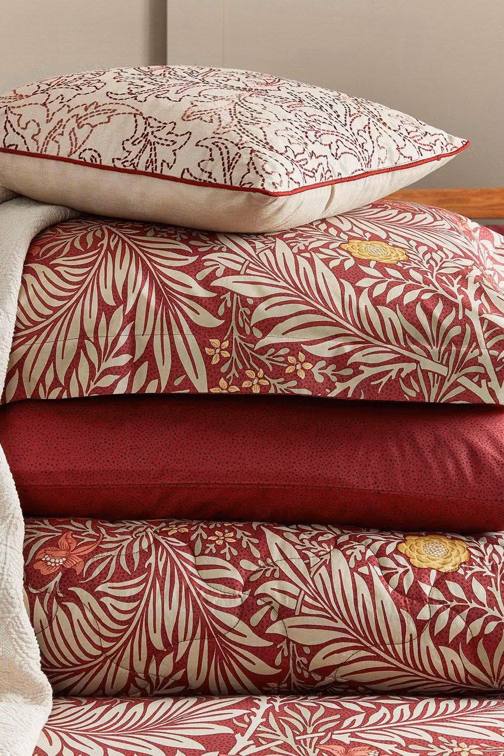 Morris & Co Larkspur Red Cotton Percale Duvet Cover and Pillowcase Set, W/D/H: 140 x 200 cm – 3