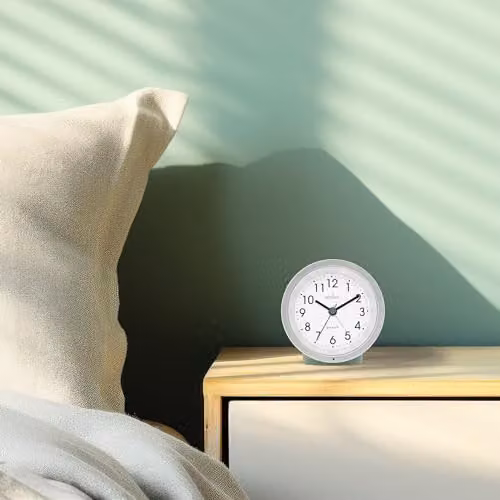 Acctim Caleb Analogue Smartlite Crescendo Alarm Clock in Green and Silver – 3
