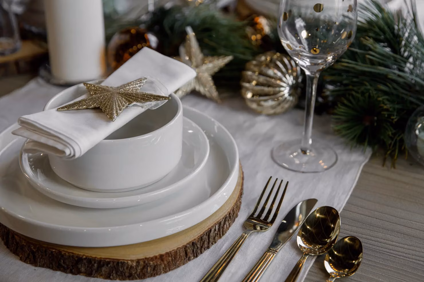 Mikasa Camberlie 12-Piece White Porcelain Dinner Service – 5