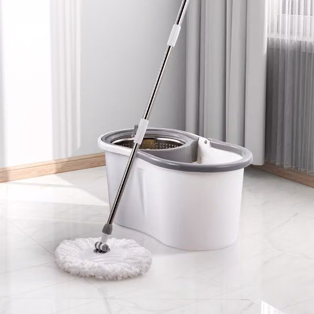 Livingandhome Self-Wringing Microfibre Mop with Cleaning Bucket and Wall Mount, Grey & White