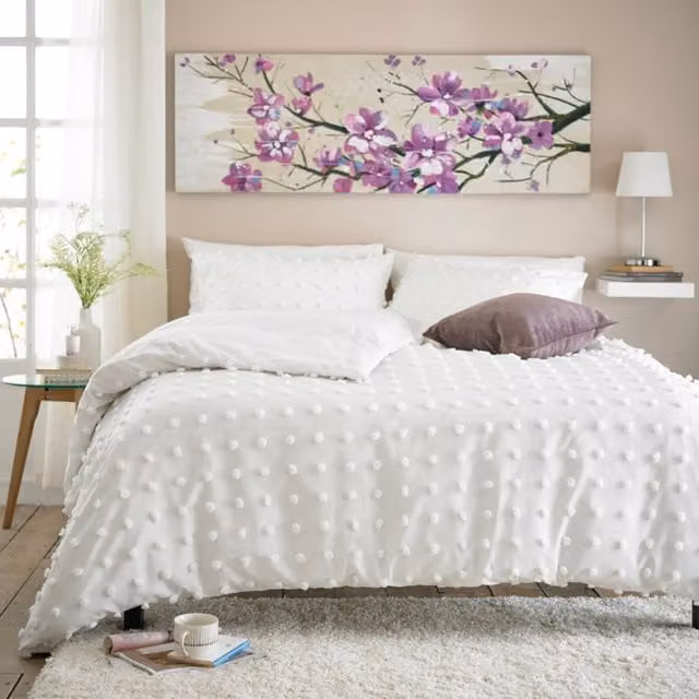 Deyongs Fluffy Dots King Duvet Set in White, Reversible Tufted Microfibre and Polycotton, W/D/H: 137 x 200 cm