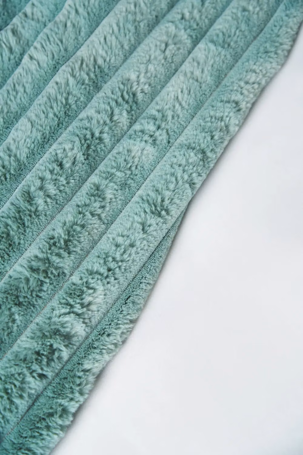 BHS Jumbo Cord Throw with Plain Velvet Backing in Green, W/D: 127 x 152 cm – 3