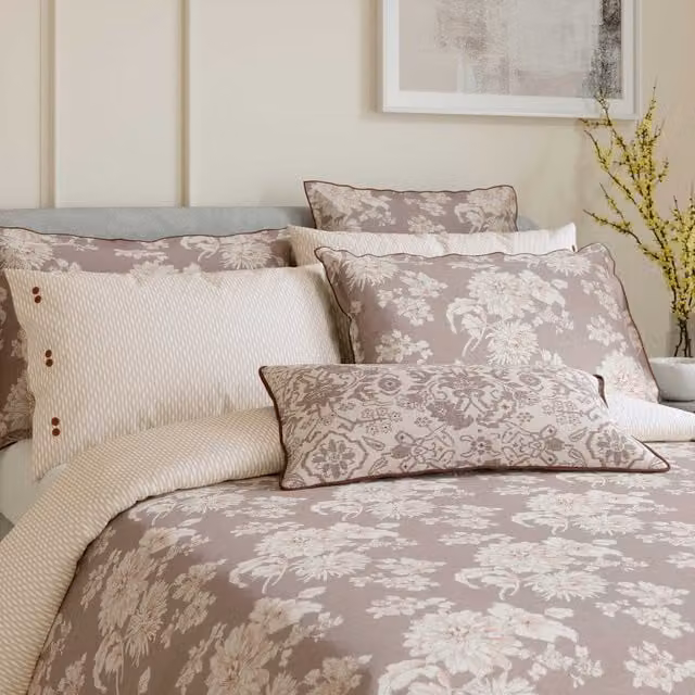 Bedeck of Belfast Kassi Single Reversible Cotton Percale Duvet Cover and Pillowcase Set in Pink Floral Design