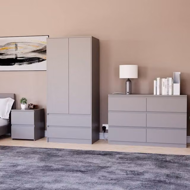 Vida Designs Modern Grey Bedroom Set