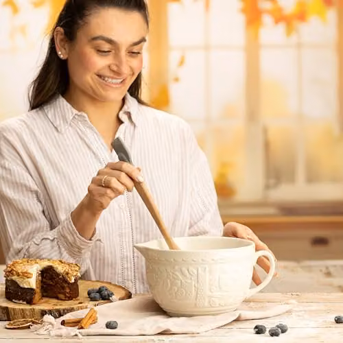 Mason Cash Ceramic Batter Bowl with Pouring Spout in Beige and White, 2 Litre – 4
