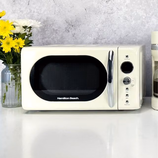 Hamilton Beach 20L Retro Countertop Solo Microwave in Beige