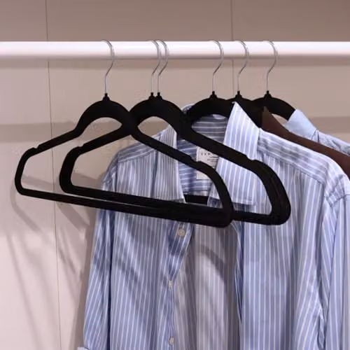 Harbour Housewares Non-Slip Velvet Flocked Clothes Hangers with Trouser Bar in Black, Pack of 25 – 4