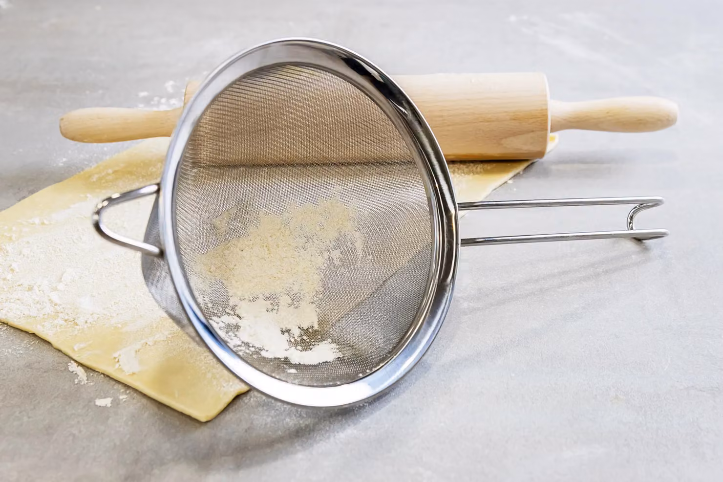 KitchenCraft Fine Mesh Stainless Steel Conical Sieve with Handles, Silver, Diameter: 18 cm – 3