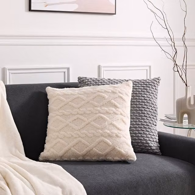 Livingandhome White Plush Square Pillow, 50 x 50 cm