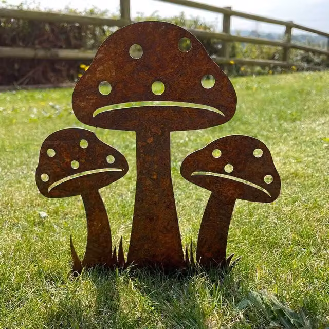 Poppyforge Toadstool on Spike in Brown Metal, W19 x D19 x H20 cm – 1