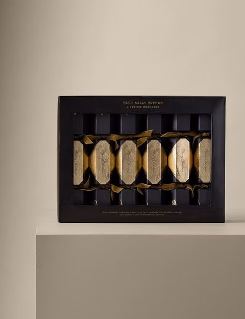 M&S Pack of 6 Geometric Gold and Black Christmas Crackers