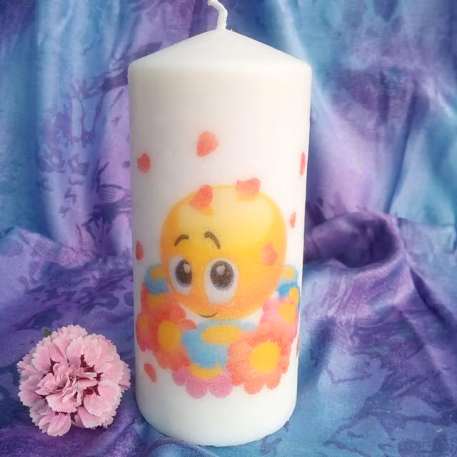 Viki Pillar Candle Emoji 1 in White