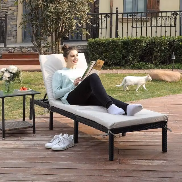 SONGMICS Modern Polyrattan Sun Lounger with Weatherproof UV-Resistant White Mattress