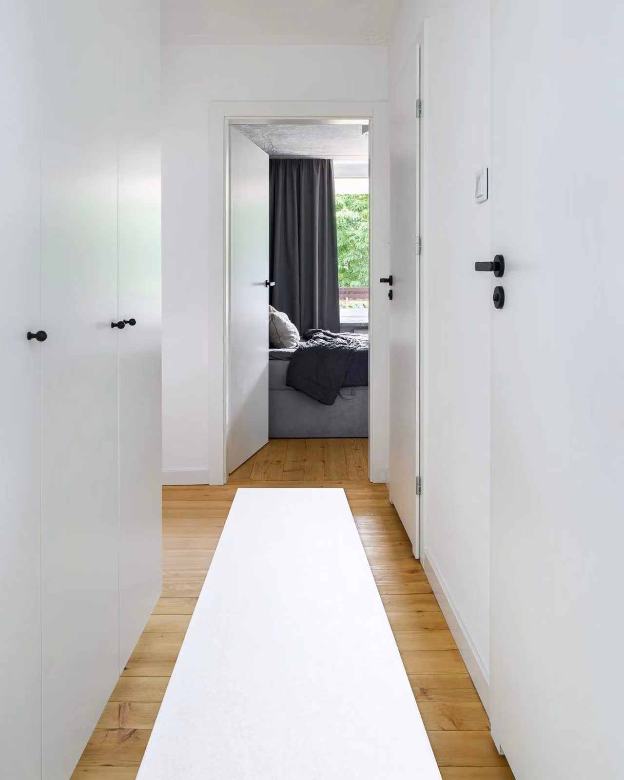 RugsX Anti-Slip Rumba Runner in White, W: 200 cm, L: 460 cm – 2