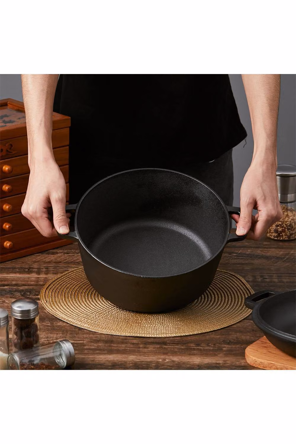 Living and Home 5L Cast Iron 2-in-1 Casserole Dutch Oven with Reversible Lid in Black – 6