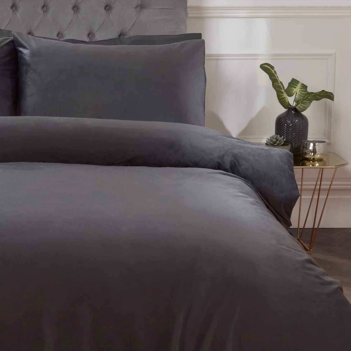 Smart Living Matte Velvet Duvet Cover and Pillowcase Set in Charcoal Grey, Super King, 200 x 200 cm – 2