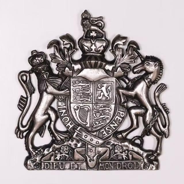 Glasstone Vintage Silver Style Cast Metal Coat of Arms Wall Decor – 1