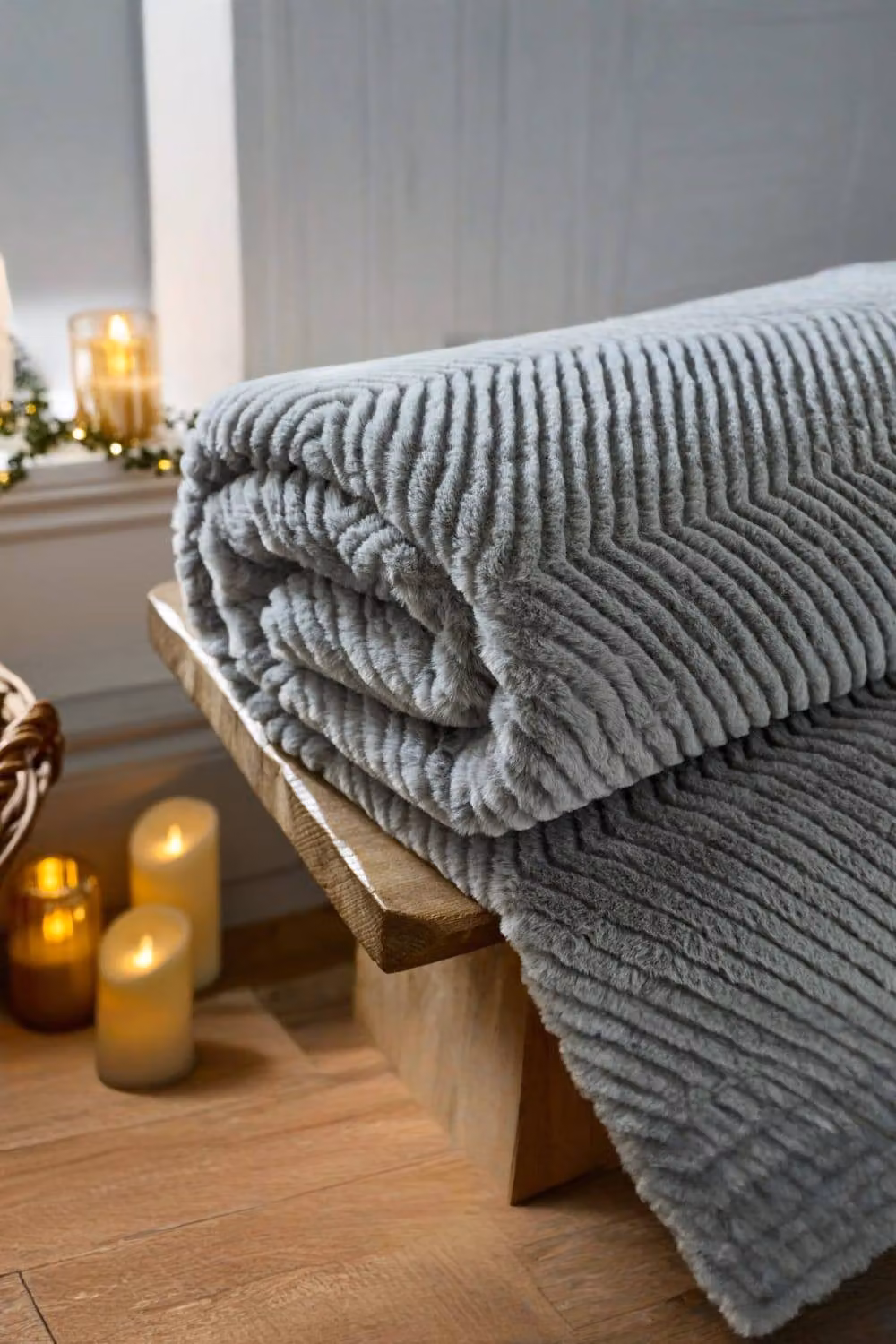 The Lyndon Company Burghley Extrasoft Faux Fur Decorative Throw in Grey, W: 130 cm, D: 170 cm – 2