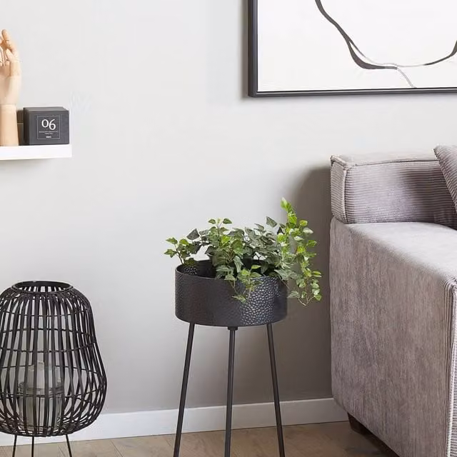 Wyld and Coco Black Matt Metal Industrial Tripod Plant Stand W/D/H: 29 x 26 x 50 cm – 1