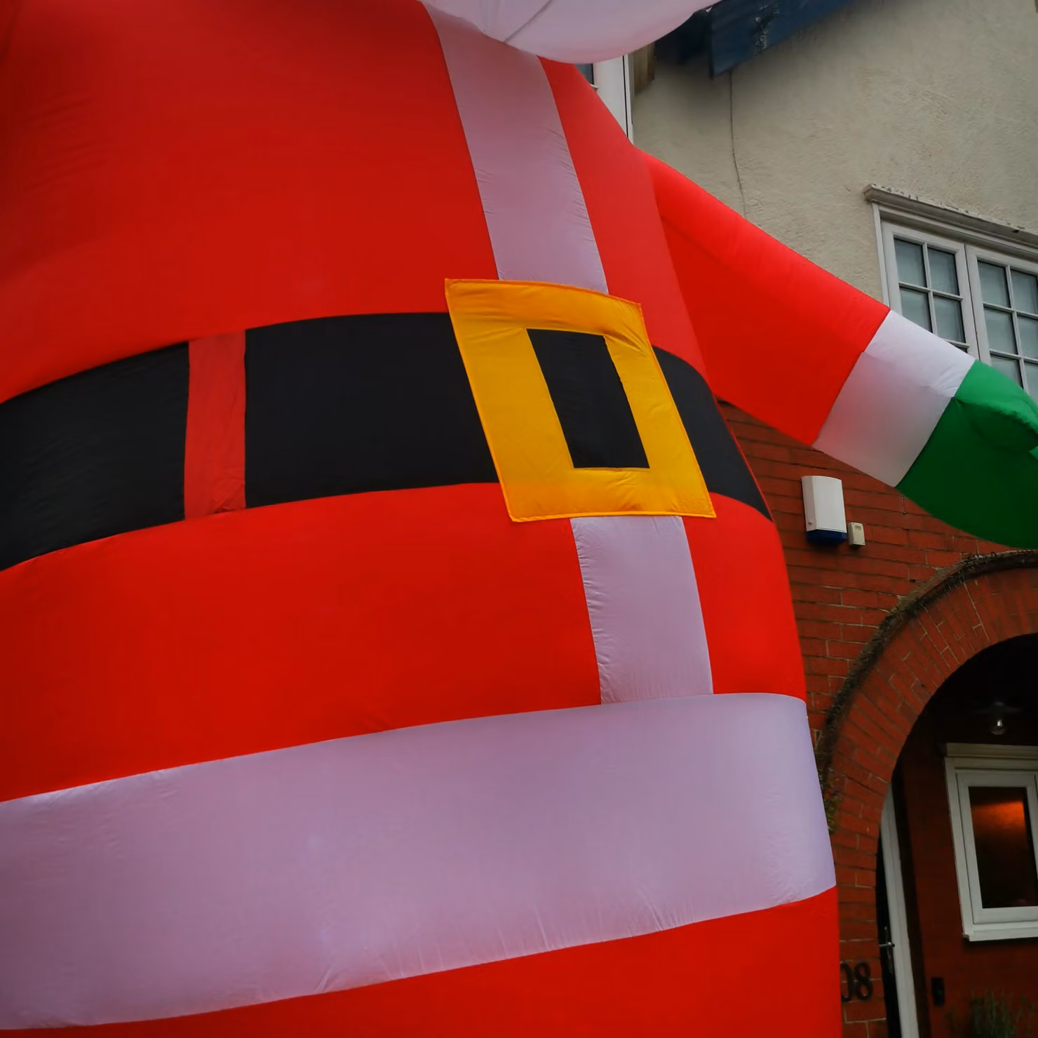 Samuel Alexander 6m Giant Light Up Christmas Inflatable Santa with Raised Arm and 28 LEDs in Red – 4