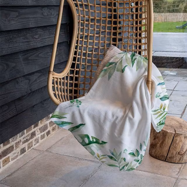 Benjamin Tate Design Light Botanical Leaves Fleece Blanket in Green and Beige, W/D/H: 120 x 150 cm – 1