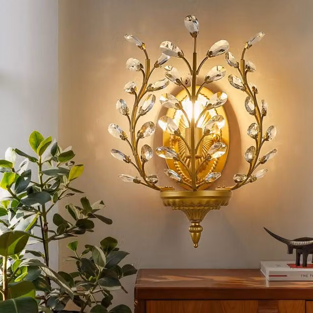NIVOR Crystal and Metal Flush Mounted Vanity Wall Lamp in Gold/Brass