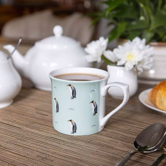 KitchenCraft Set of 4 Fluted China Penguin Ceramic Mugs in Multicolour and Green