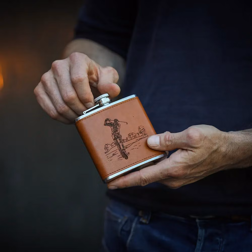 Selbrae House Leather Hip Flask in Brown with Golf Design – 2