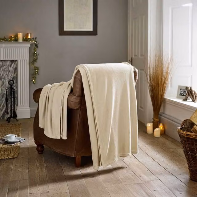 Deyongs The Big One Fleece Throw in Beige and Multicolour